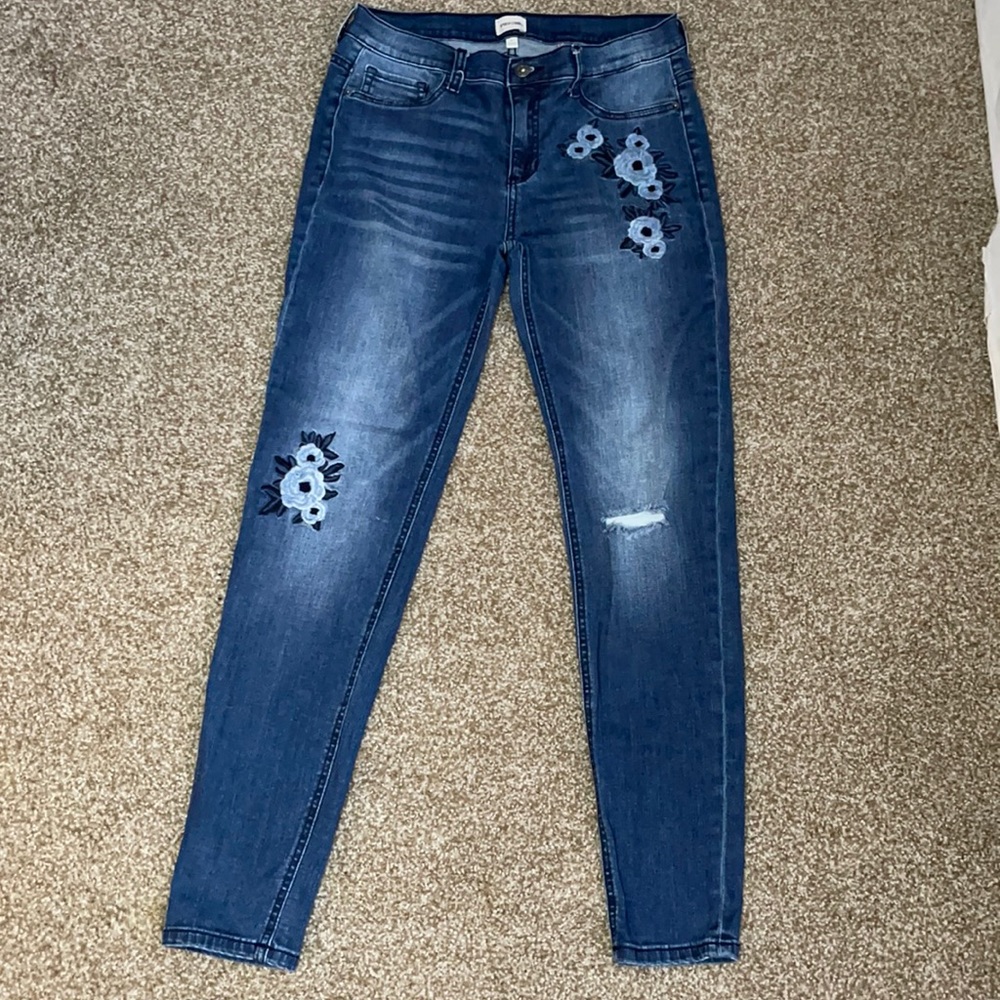 Sneak peek embroidered floral mid rise skinny jeans 9